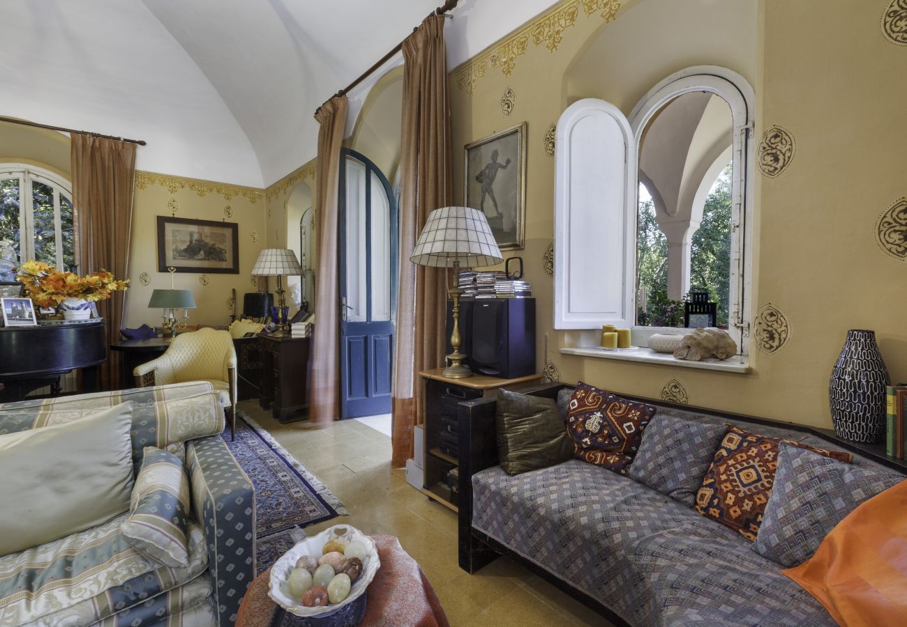 Villa in Capri - AMORE RENTALS - Casa Eliana, Historic Villa with Garden and Terraces in Capri