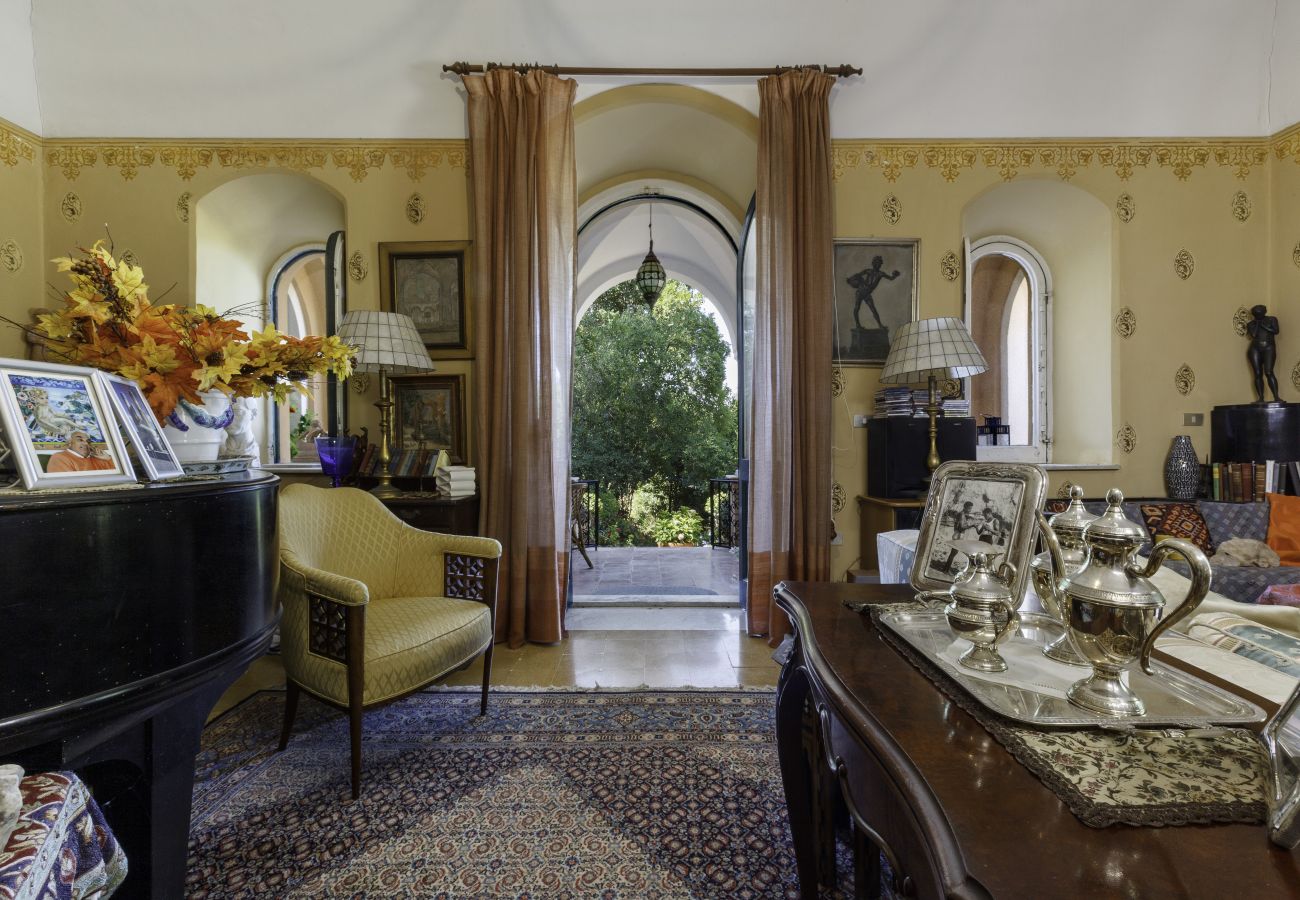 Villa in Capri - AMORE RENTALS - Casa Eliana, Historic Villa with Garden and Terraces in Capri