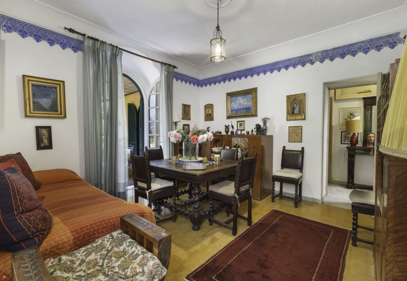 Villa in Capri - AMORE RENTALS - Casa Eliana, Historic Villa with Garden and Terraces in Capri