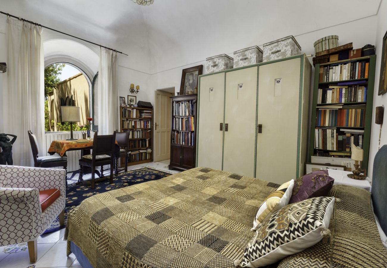 Villa in Capri - AMORE RENTALS - Casa Eliana, Historic Villa with Garden and Terraces in Capri