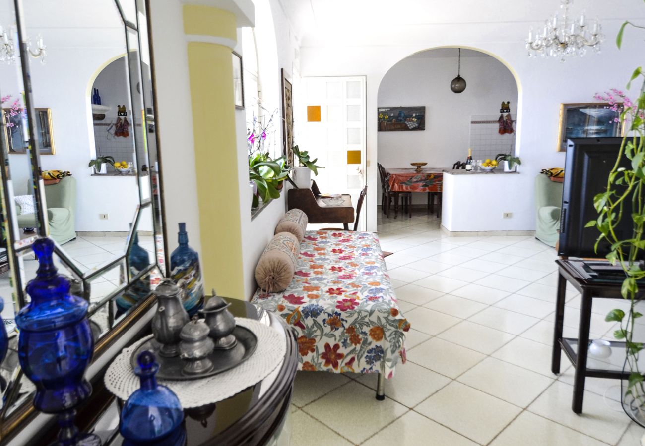 House in Positano - AMORE RENTALS - Casa Ramni with Private Terrace, Sea View and Air Conditioning