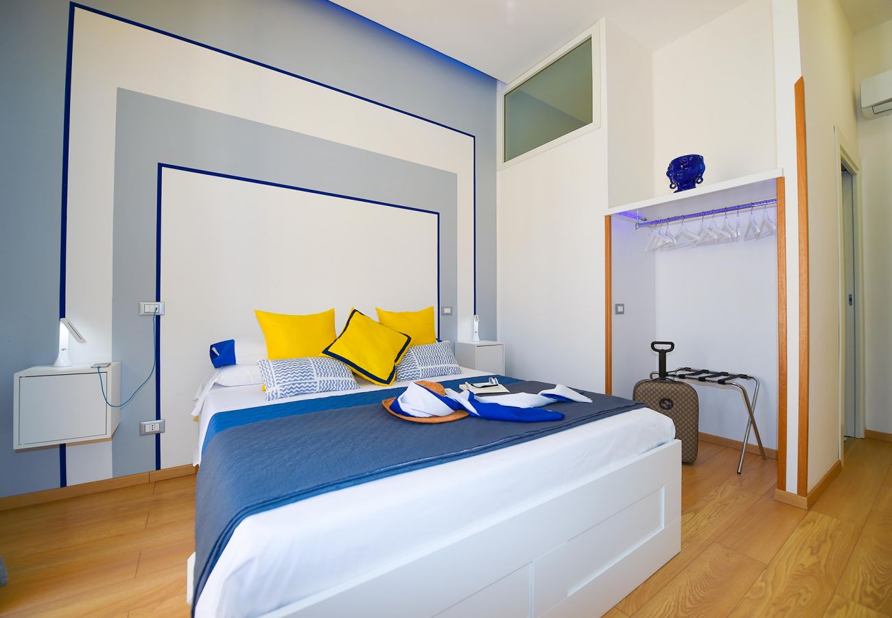 Apartment in Sorrento - AMORE RENTALS - Appartamento Sorrento Center Rooms with Air Conditioning