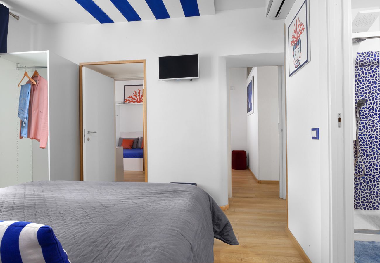 Apartment in Sorrento - AMORE RENTALS - Appartamento Sorrento Center Rooms with Air Conditioning