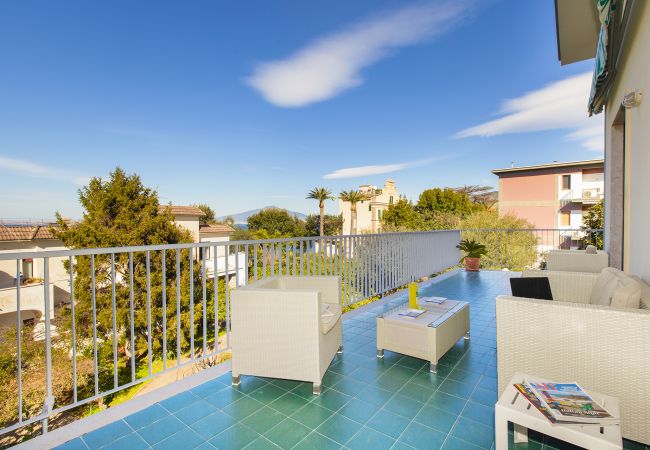  in Sorrento - AMORE RENTALS - Appartamento Savino with Terrace, Parking and Air Conditioning