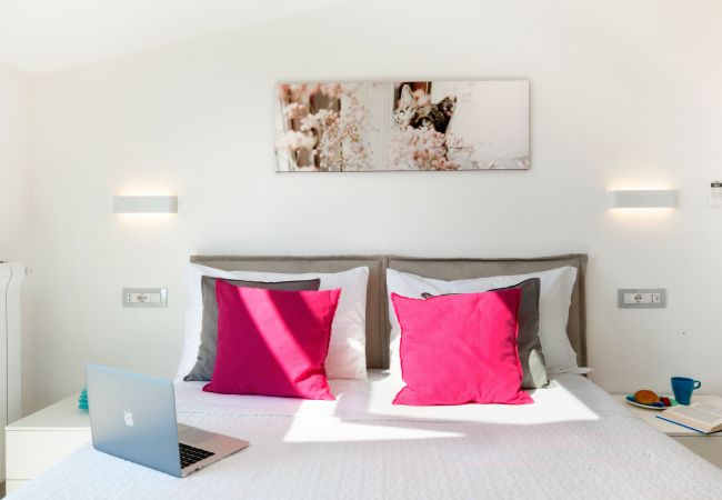 House in Positano - AMORE RENTALS - Casa Cristallo with private Terrace and Sea View House in Positano - AMORE RENTALS - Casa Cristallo with private Terrace and Sea View