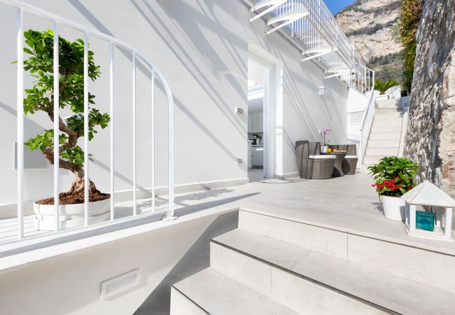 House in Positano - AMORE RENTALS - Casa Cristallo with private Terrace and Sea View House in Positano - AMORE RENTALS - Casa Cristallo with private Terrace and Sea View