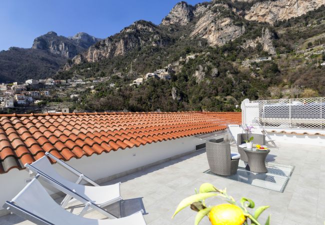 House in Positano - AMORE RENTALS - Casa Cristallo with private Terrace and Sea View House in Positano - AMORE RENTALS - Casa Cristallo with private Terrace and Sea View