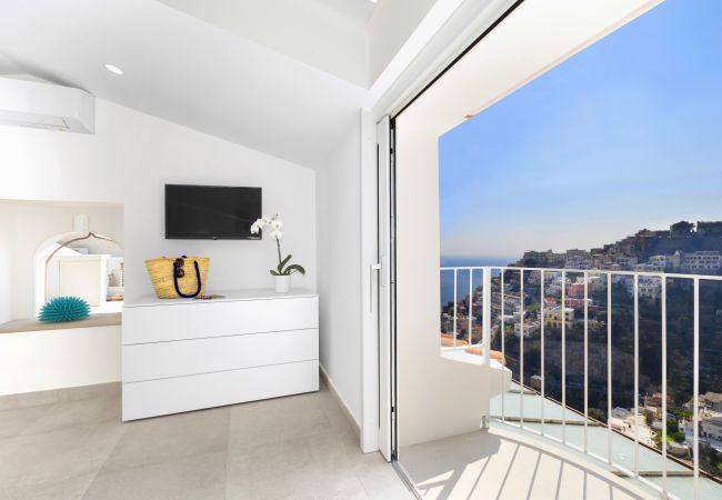 House in Positano - AMORE RENTALS - Casa Cristallo with private Terrace and Sea View House in Positano - AMORE RENTALS - Casa Cristallo with private Terrace and Sea View