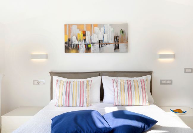 House in Positano - AMORE RENTALS - Casa Cristallo with private Terrace and Sea View House in Positano - AMORE RENTALS - Casa Cristallo with private Terrace and Sea View