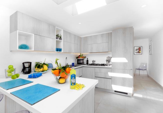 House in Positano - AMORE RENTALS - Casa Cristallo with private Terrace and Sea View House in Positano - AMORE RENTALS - Casa Cristallo with private Terrace and Sea View