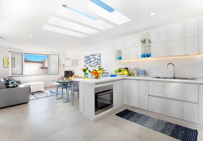 House in Positano - AMORE RENTALS - Casa Cristallo with private Terrace and Sea View House in Positano - AMORE RENTALS - Casa Cristallo with private Terrace and Sea View