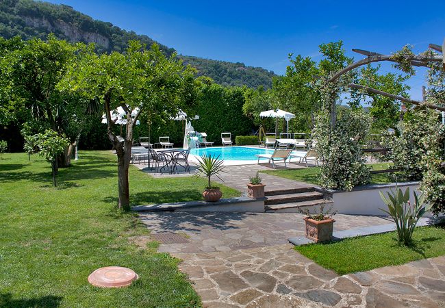  in Sorrento - AMORE RENTALS - Casa Limoneto with Shared Pool, Garden, Terraces and Parking