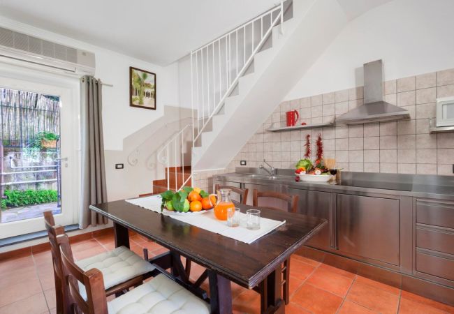 House in Sorrento - AMORE RENTALS - Casa Limoneto with Shared Pool, Garden, Terraces and Parking