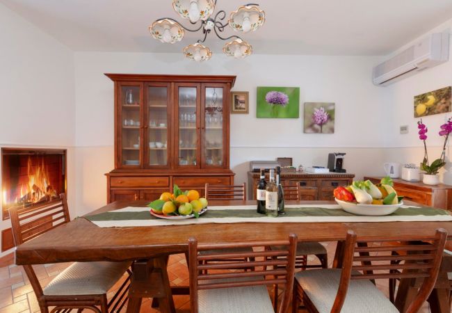 House in Sorrento - AMORE RENTALS - Casa Limoneto with Shared Pool, Garden, Terraces and Parking House in Sorrento - AMORE RENTALS - Casa Limoneto with Shared Pool, Garden, Terraces and Parking