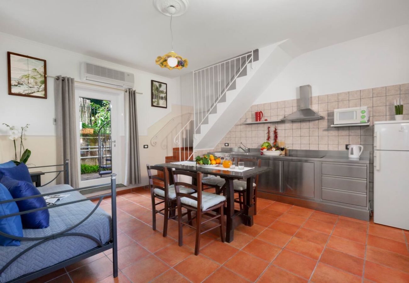 House in Sorrento - AMORE RENTALS - Casa Limoneto with Shared Pool, Garden, Terraces and Parking