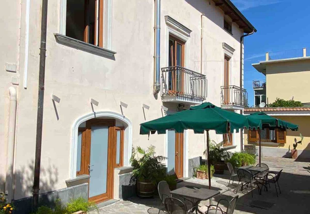 House in Sorrento - AMORE RENTALS - Casa Limoneto with Shared Pool, Garden, Terraces and Parking