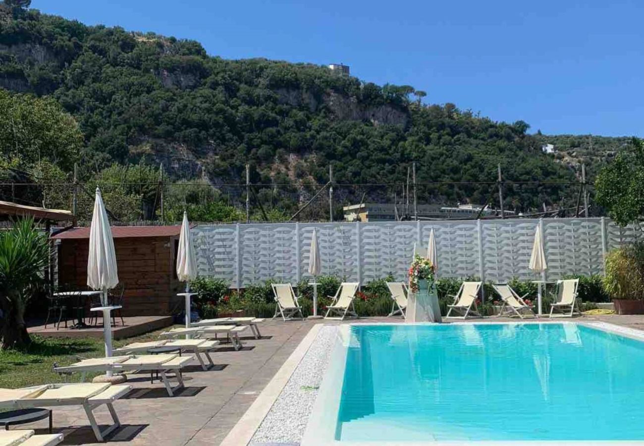 House in Sorrento - AMORE RENTALS - Casa Limoneto with Shared Pool, Garden, Terraces and Parking