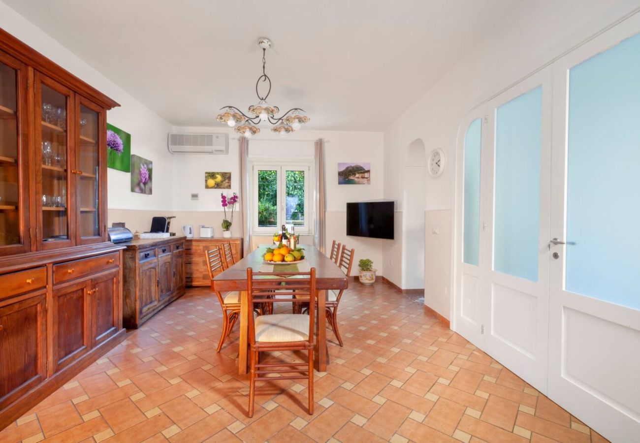 House in Sorrento - AMORE RENTALS - Casa Limoneto with Shared Pool, Garden, Terraces and Parking