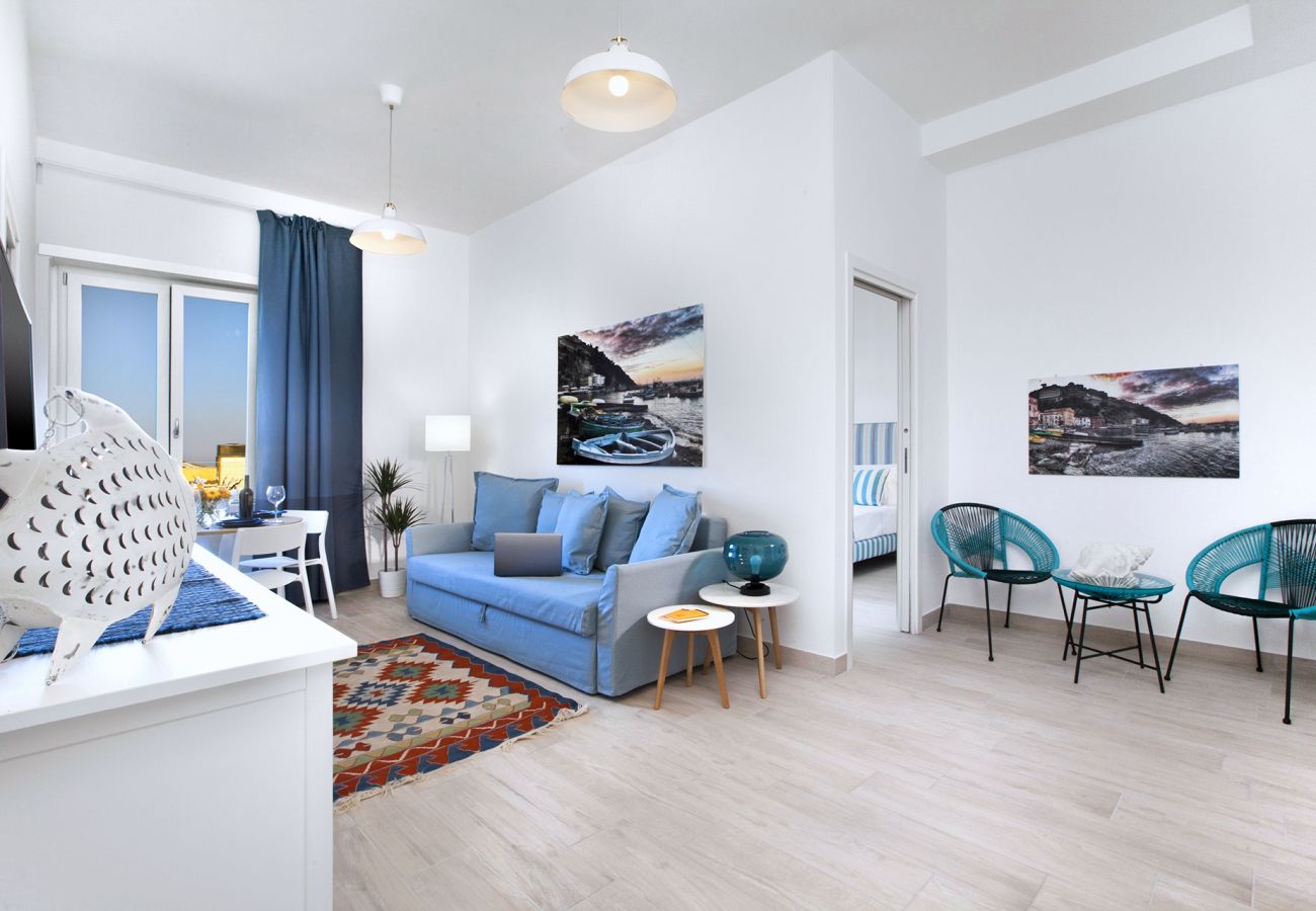Apartment in Sorrento - AMORE RENTALS - Appartamento Tramontano with Air Conditioning and Internet WI-FI