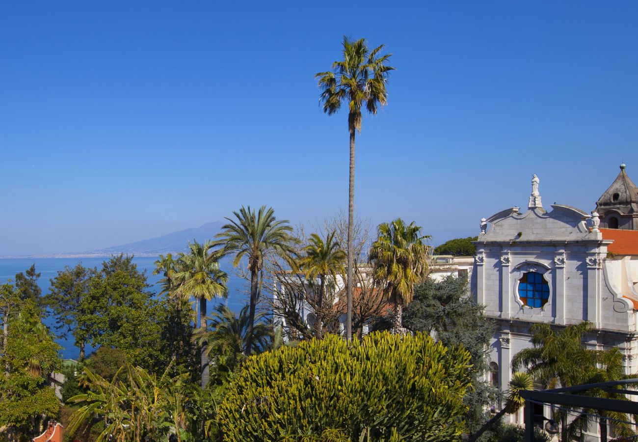 Apartment in Sorrento - AMORE RENTALS - Appartamento Tramontano with Air Conditioning and Internet WI-FI