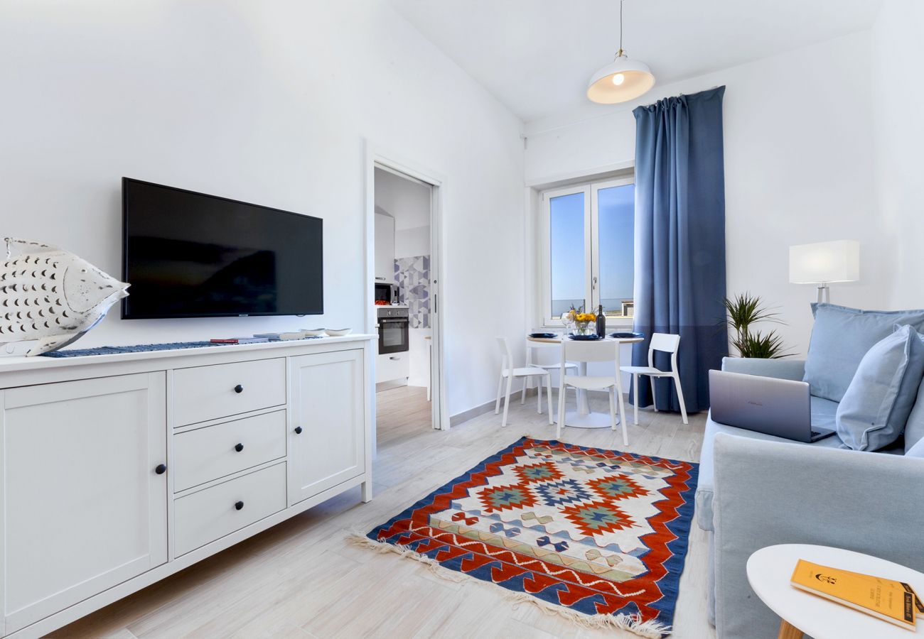 Apartment in Sorrento - AMORE RENTALS - Appartamento Tramontano with Air Conditioning and Internet WI-FI