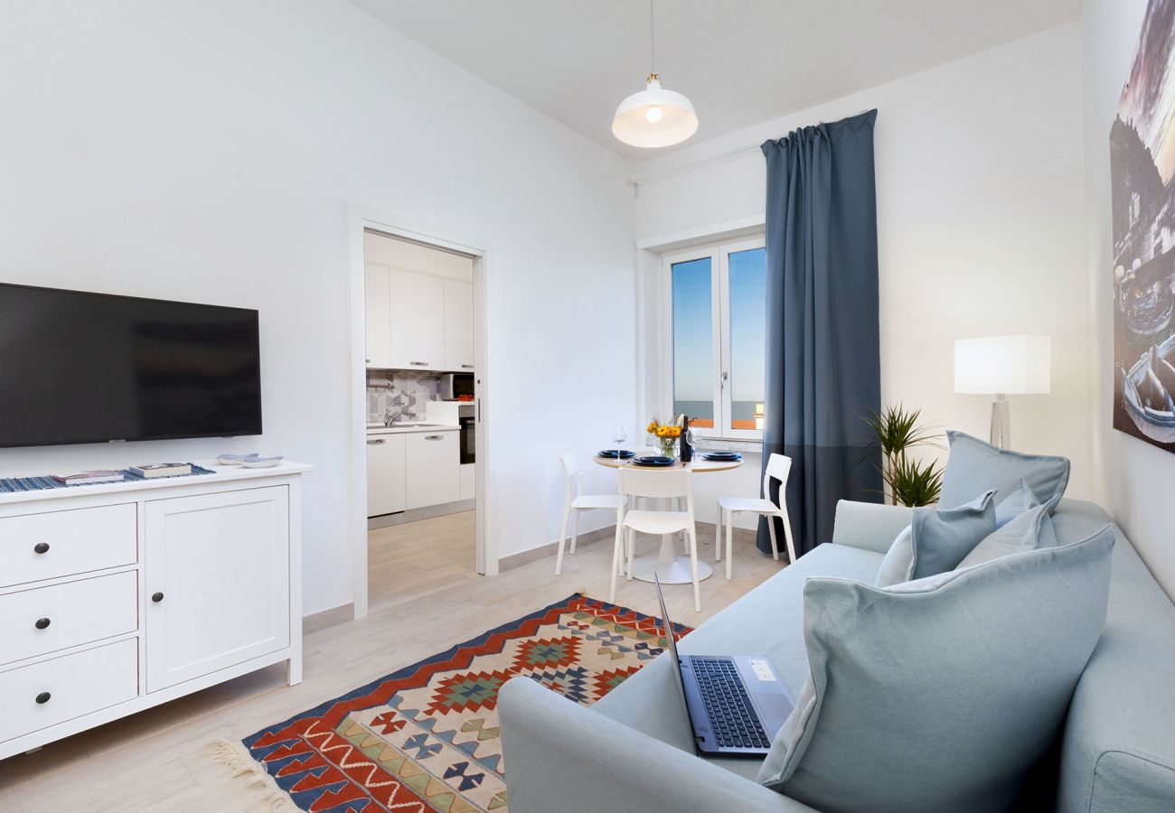 Apartment in Sorrento - AMORE RENTALS - Appartamento Tramontano with Air Conditioning and Internet WI-FI