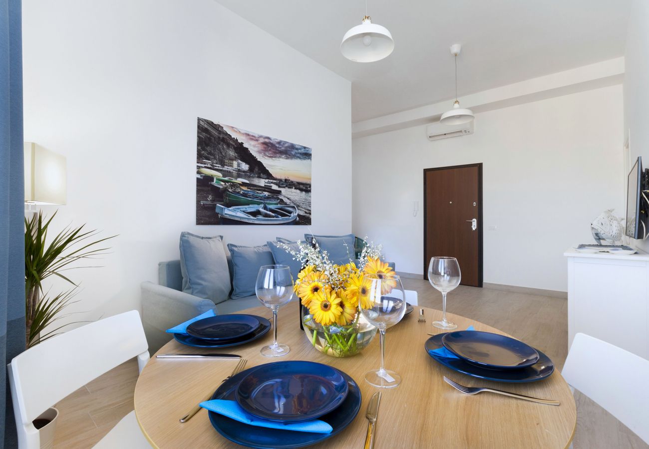 Apartment in Sorrento - AMORE RENTALS - Appartamento Tramontano with Air Conditioning and Internet WI-FI