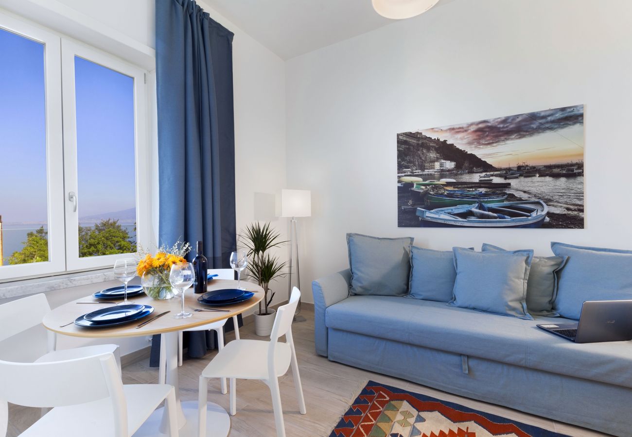 Apartment in Sorrento - AMORE RENTALS - Appartamento Tramontano with Air Conditioning and Internet WI-FI