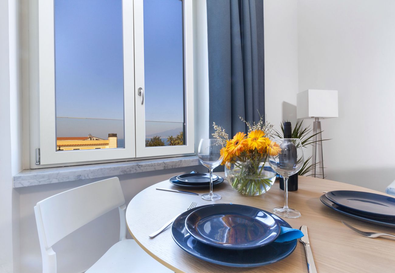 Apartment in Sorrento - AMORE RENTALS - Appartamento Tramontano with Air Conditioning and Internet WI-FI