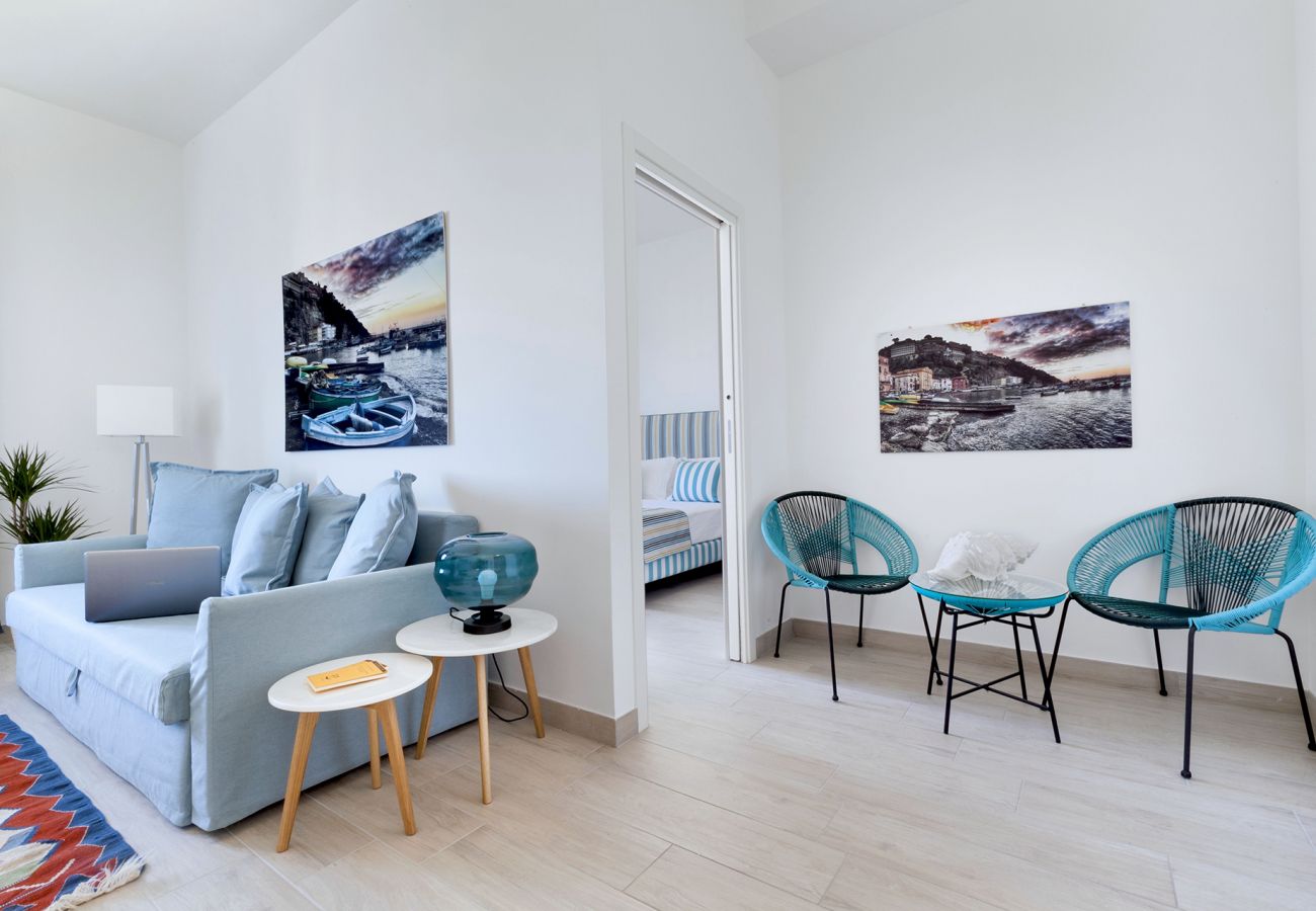 Apartment in Sorrento - AMORE RENTALS - Appartamento Tramontano with Air Conditioning and Internet WI-FI
