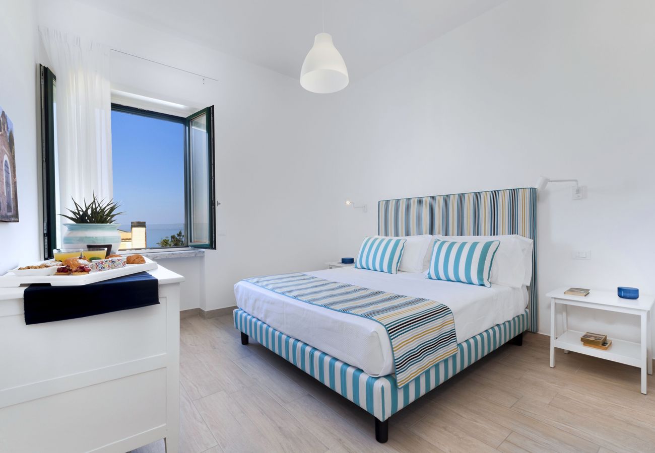 Apartment in Sorrento - AMORE RENTALS - Appartamento Tramontano with Air Conditioning and Internet WI-FI