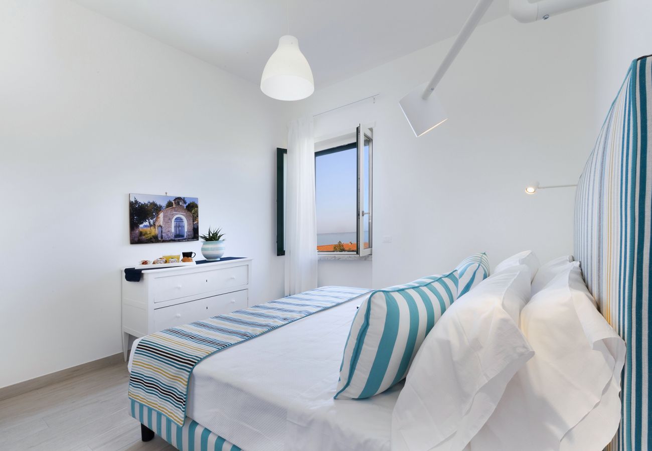 Apartment in Sorrento - AMORE RENTALS - Appartamento Tramontano with Air Conditioning and Internet WI-FI
