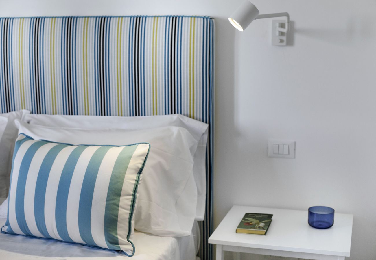 Apartment in Sorrento - AMORE RENTALS - Appartamento Tramontano with Air Conditioning and Internet WI-FI