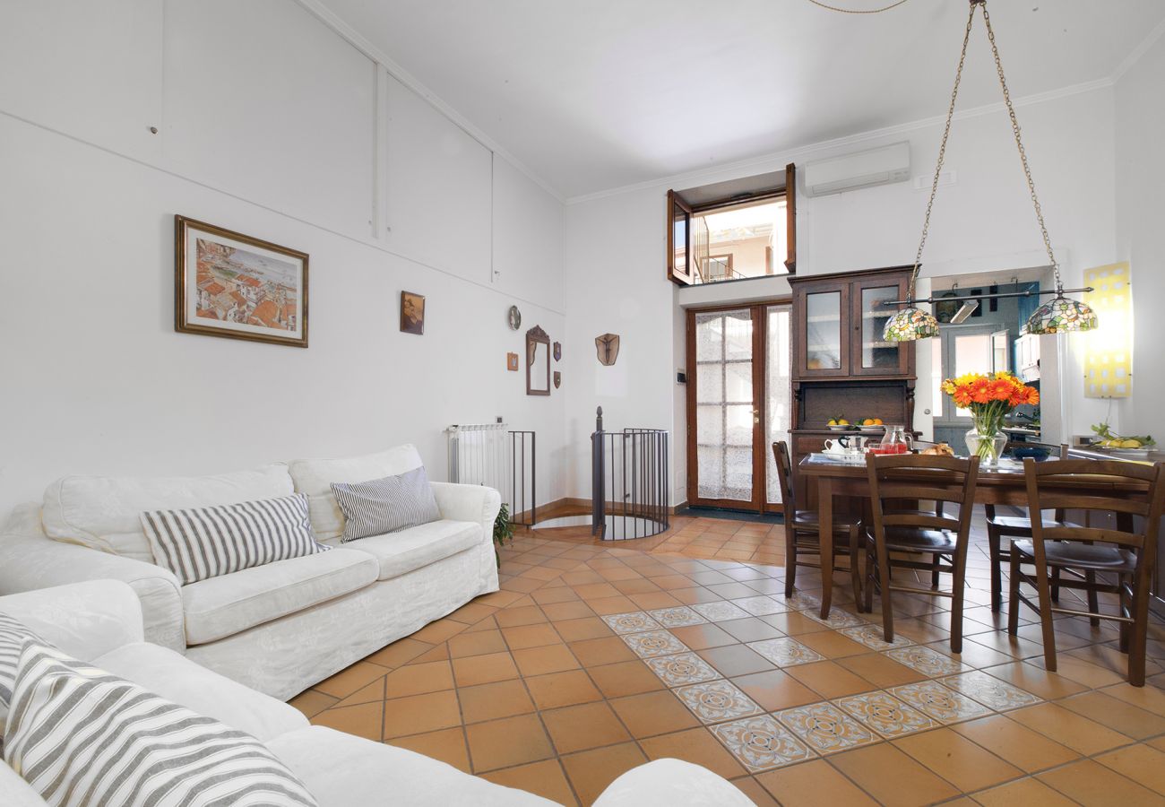 Apartment in Sorrento - AMORE RENTALS - Appartamento Leila a Few Steps Away from the Beach