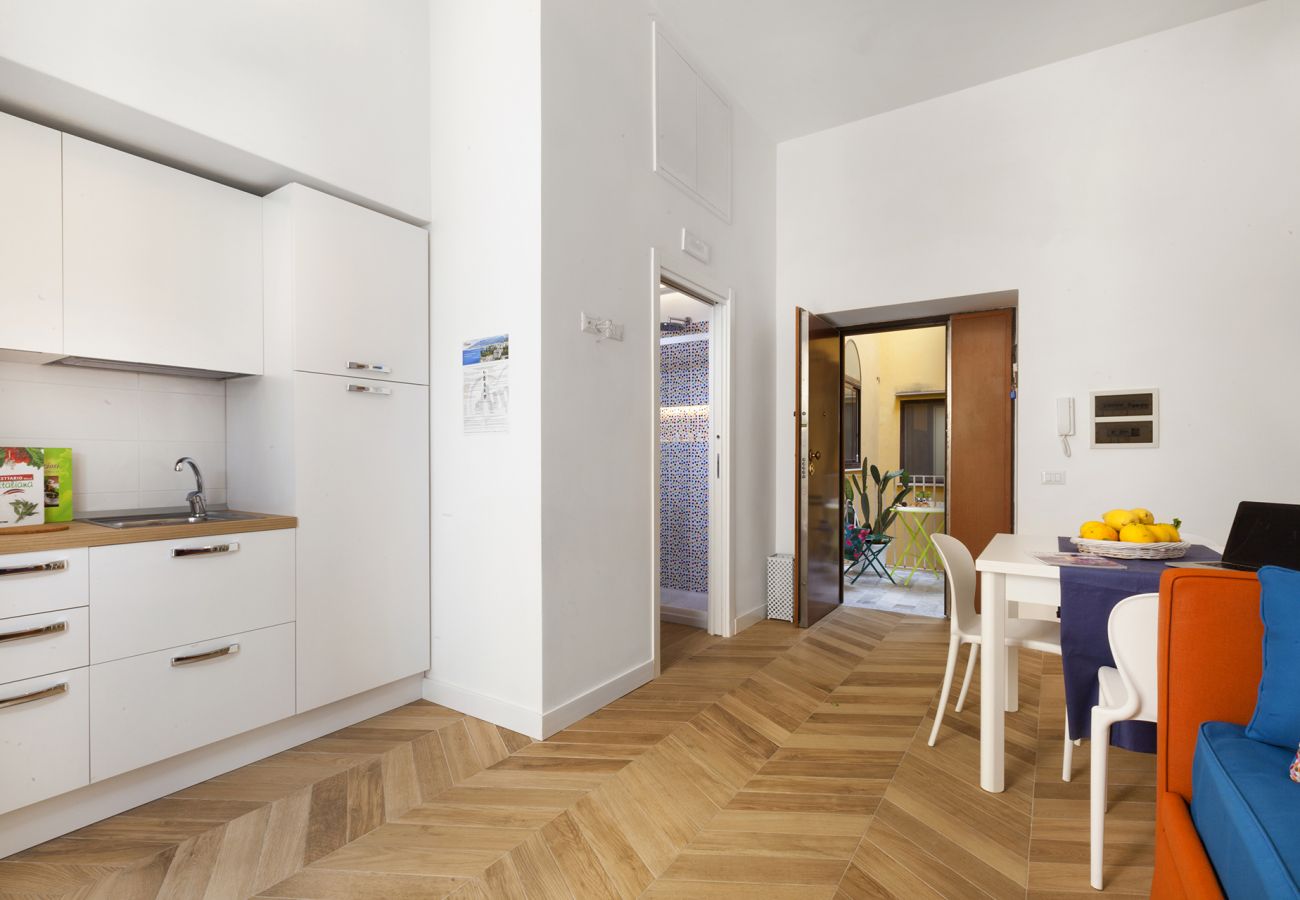 Apartment in Sorrento - AMORE RENTALS - Casa 80 with Air Conditioning and Internet WI-FI