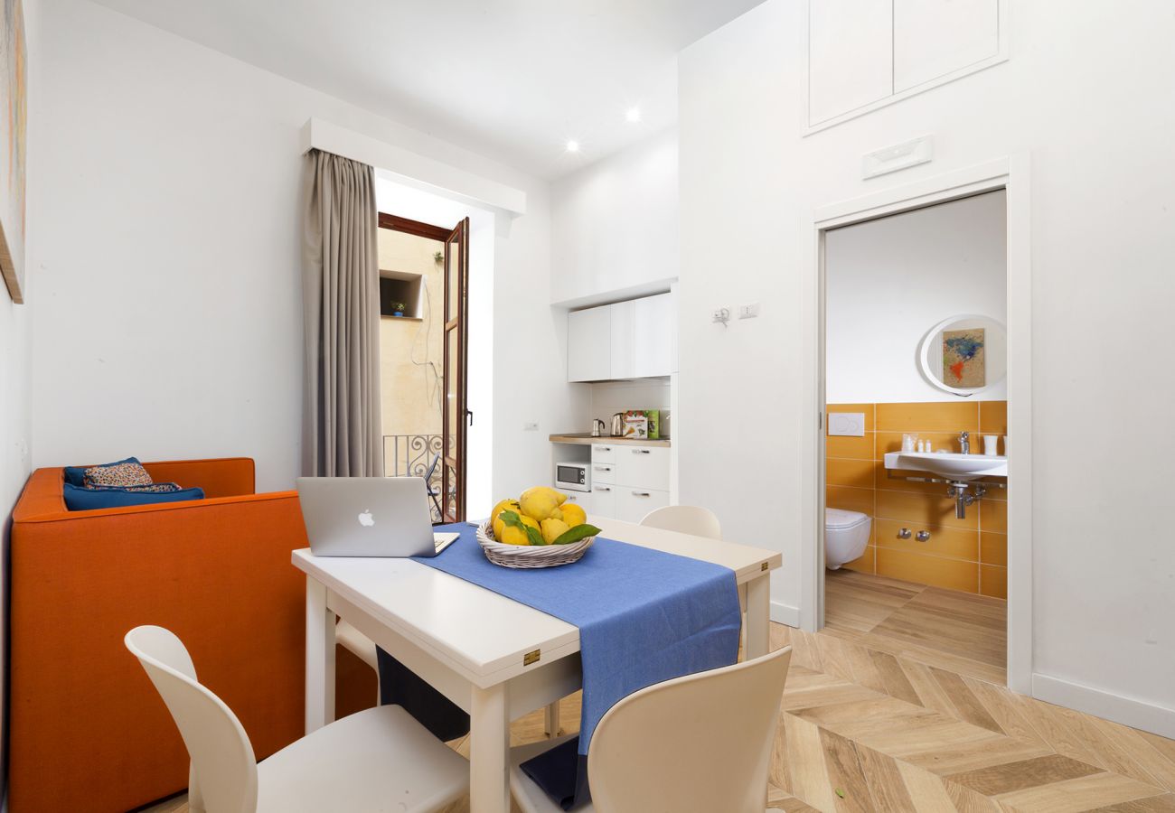 Apartment in Sorrento - AMORE RENTALS - Casa 80 with Air Conditioning and Internet WI-FI