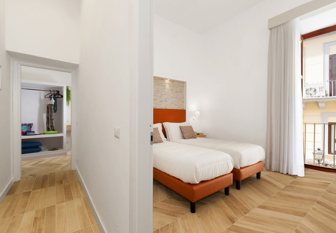 Apartment in Sorrento - AMORE RENTALS - Casa 80 with Air Conditioning and Internet WI-FI