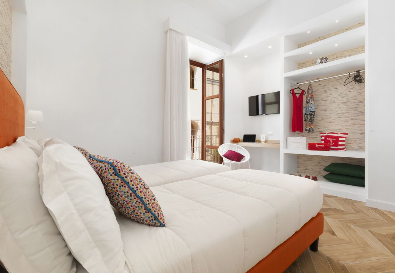 Apartment in Sorrento - AMORE RENTALS - Casa 80 with Air Conditioning and Internet WI-FI