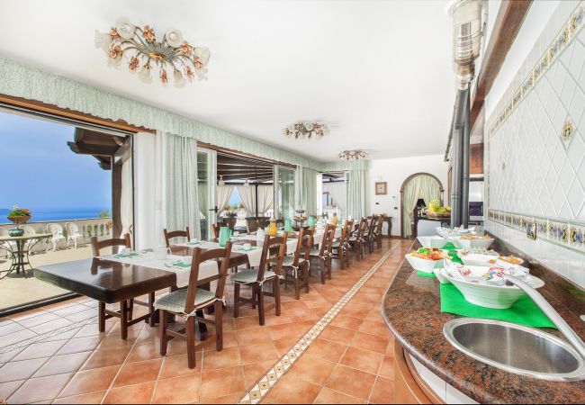 Villa in Massa Lubrense - AMORE RENTALS - Villa Giulia with Private Pool, Sea View, Terraces and Parking Villa in Massa Lubrense - AMORE RENTALS - Villa Giulia with Private Pool, Sea View, Terraces and Parking