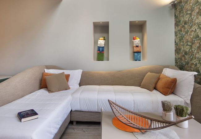 House in Sorrento - AMORE RENTALS - Casa La Maisonette with Air Conditioning, Balcony and Internet WI-FI House in Sorrento - AMORE RENTALS - Casa La Maisonette with Air Conditioning, Balcony and Internet WI-FI