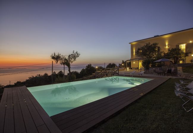 Villa in Sant´Agata sui Due Golfi - Villa Ferrara with Infinity Pool, Sea View, Parking and Garden Villa in Sant´Agata sui Due Golfi - Villa Ferrara with Infinity Pool, Sea View, Parking and Garden