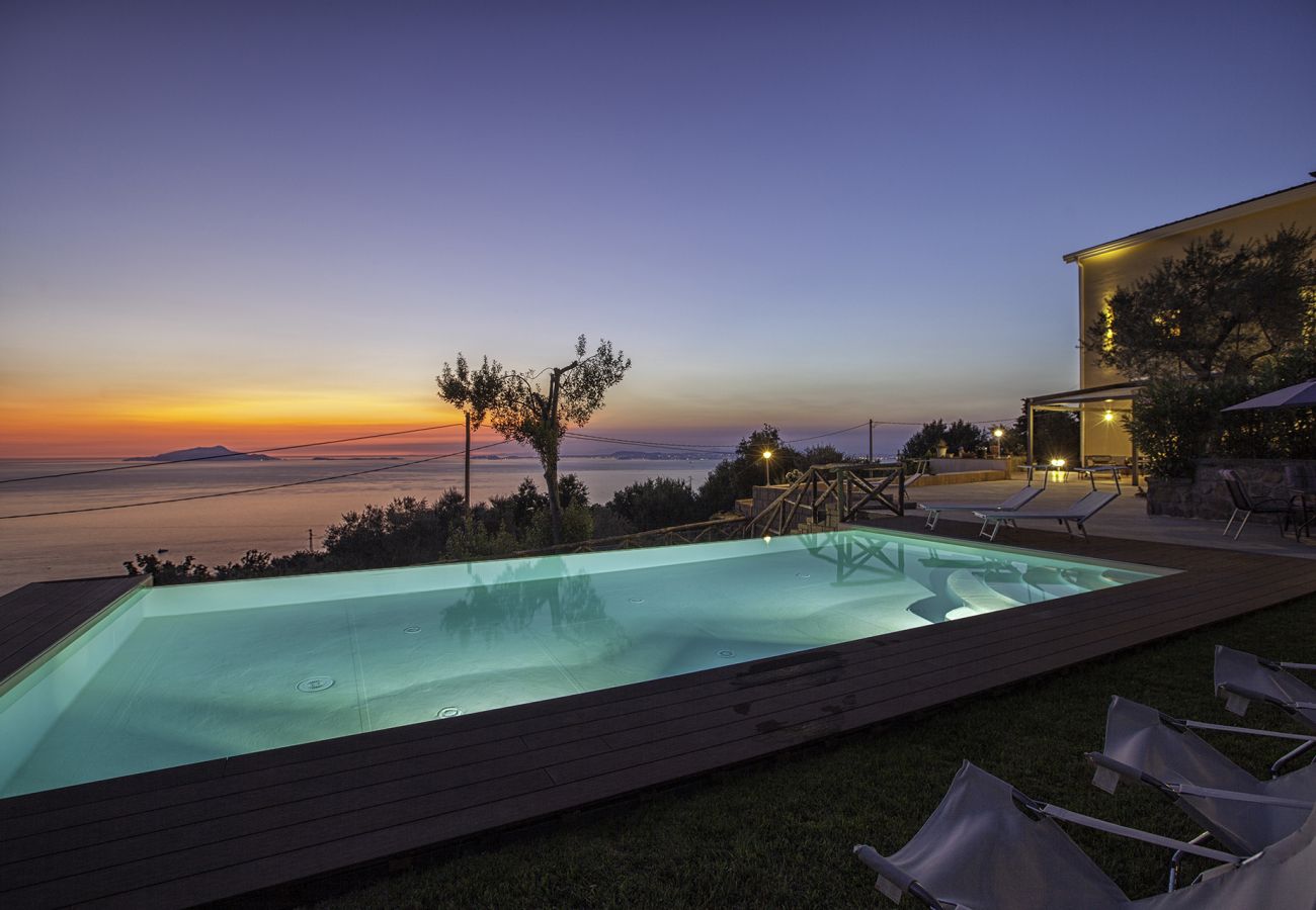 Villa in Sant´Agata sui Due Golfi - Villa Ferrara with Infinity Pool, Sea View, Parking and Garden
