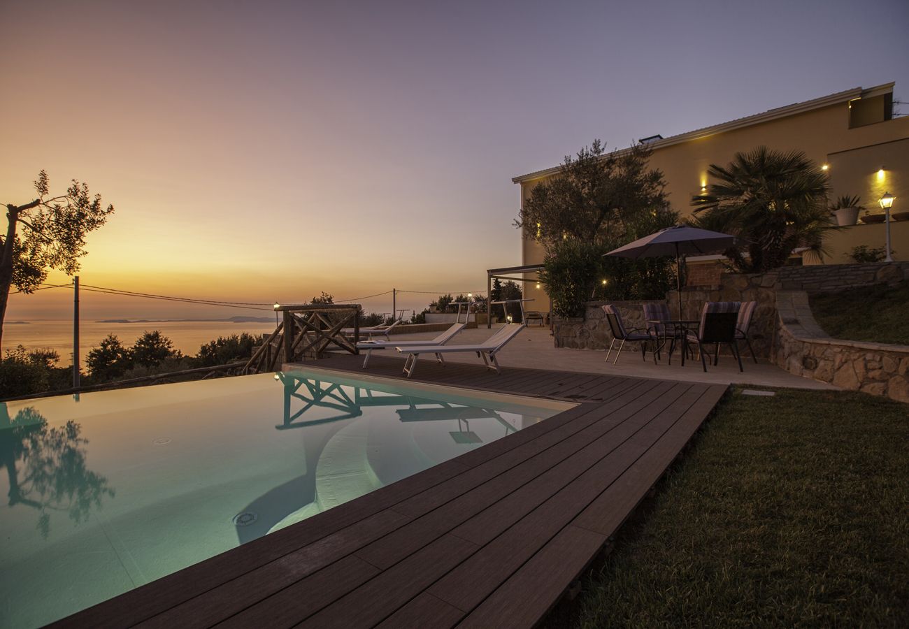 Villa in Sant´Agata sui Due Golfi - Villa Ferrara with Infinity Pool, Sea View, Parking and Garden