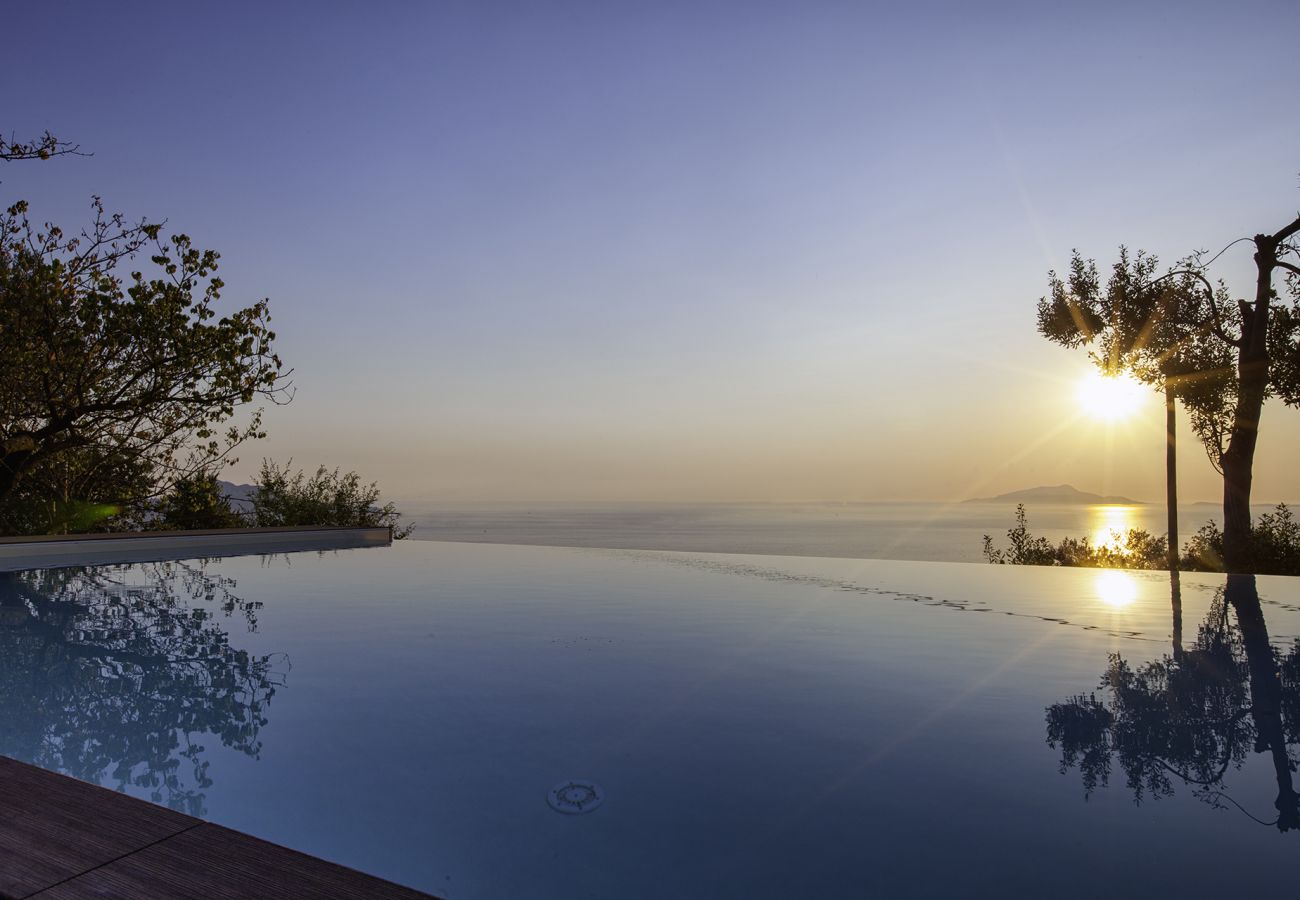 Villa in Sant´Agata sui Due Golfi - Villa Ferrara with Infinity Pool, Sea View, Parking and Garden