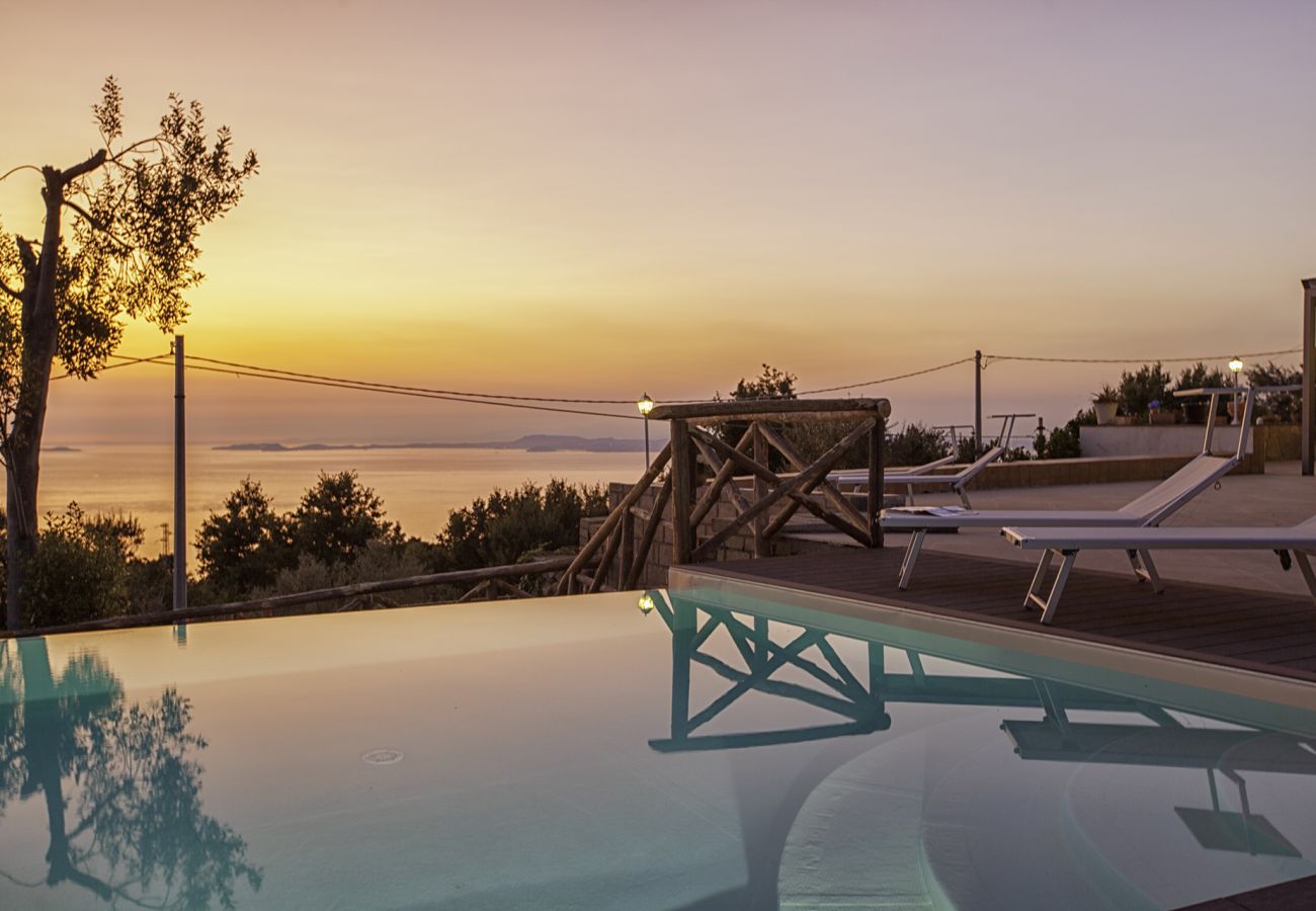 Villa in Sant´Agata sui Due Golfi - Villa Ferrara with Infinity Pool, Sea View, Parking and Garden