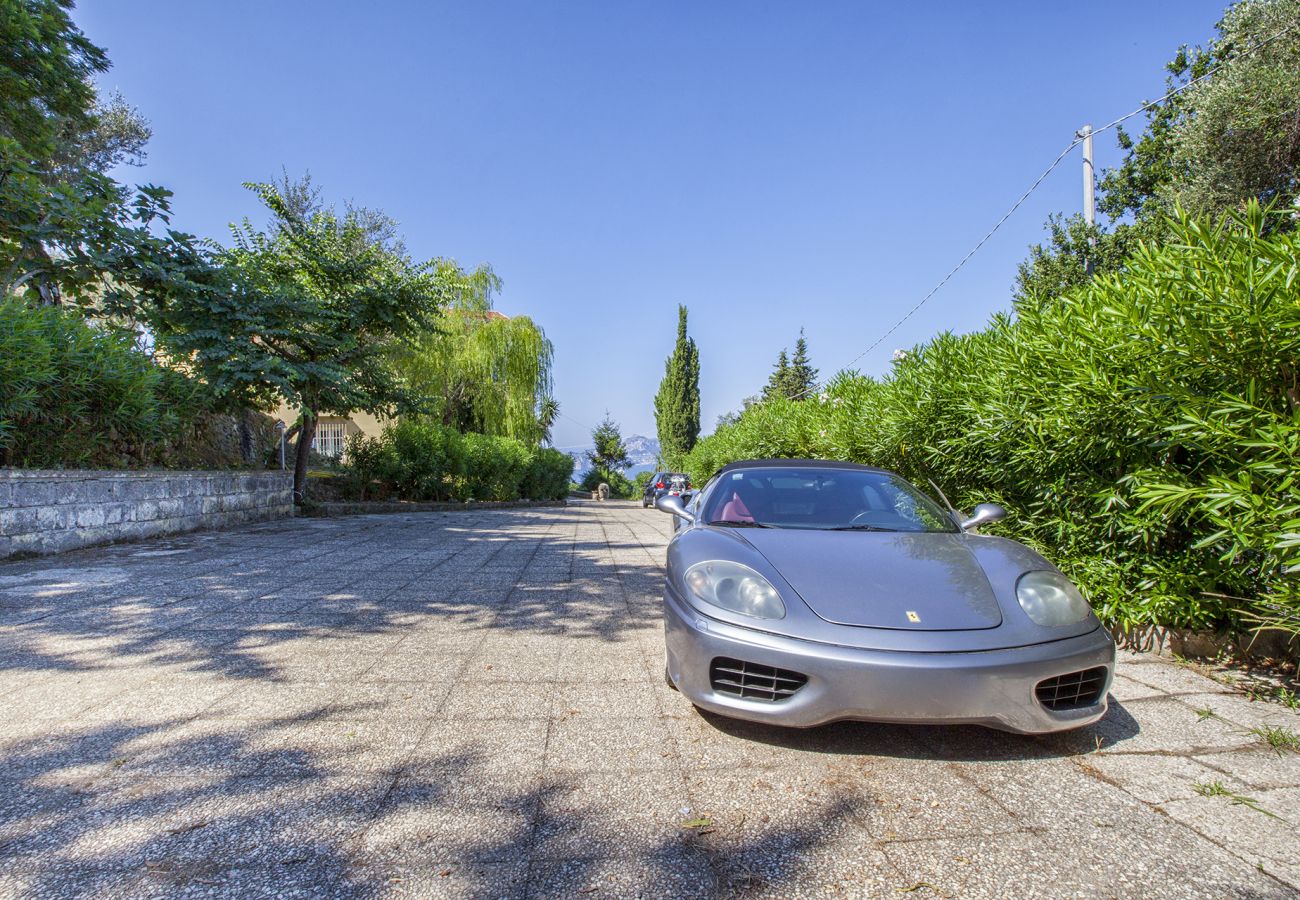 Villa in Sant´Agata sui Due Golfi - Villa Ferrara with Infinity Pool, Sea View, Parking and Garden
