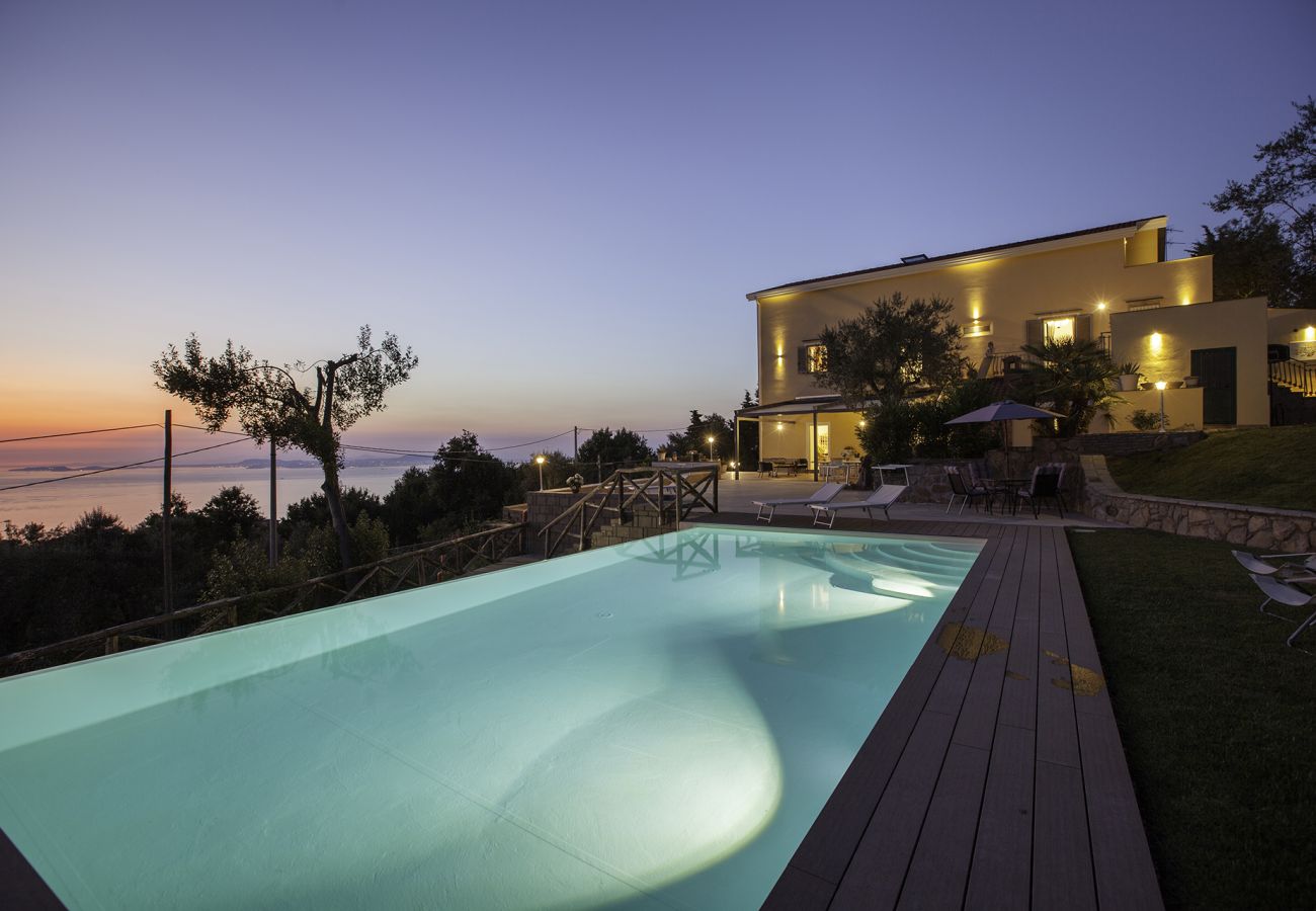 Villa in Sant´Agata sui Due Golfi - Villa Ferrara with Infinity Pool, Sea View, Parking and Garden