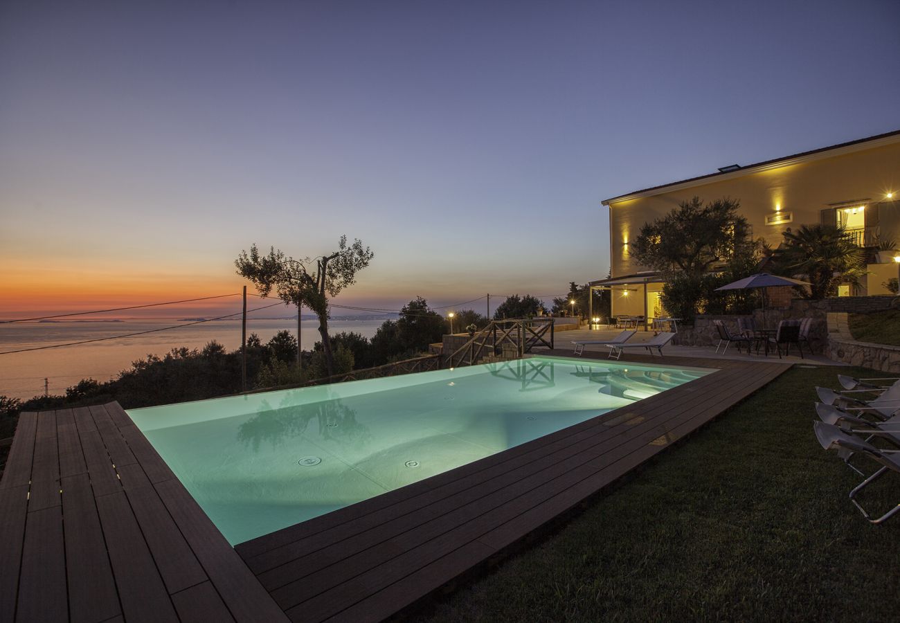 Villa in Sant´Agata sui Due Golfi - Villa Ferrara with Infinity Pool, Sea View, Parking and Garden