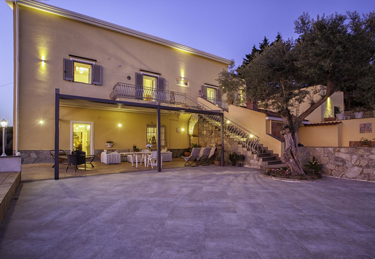 Villa in Sant´Agata sui Due Golfi - Villa Ferrara with Infinity Pool, Sea View, Parking and Garden