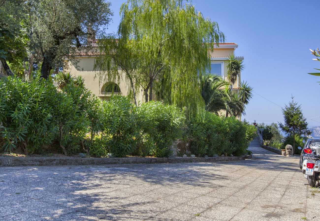 Villa in Sant´Agata sui Due Golfi - Villa Ferrara with Infinity Pool, Sea View, Parking and Garden